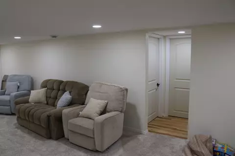 Entry Way - 1931 N Mccarthy Rd, Appleton, WI 54913 photo 2 of 2