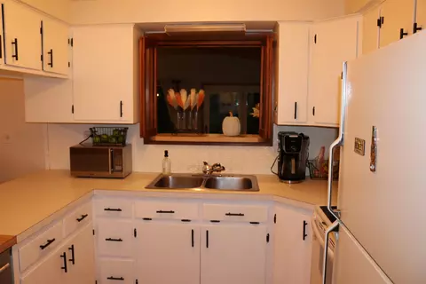 Kitchen - 1931 N Mccarthy Rd, Appleton, WI 54913 photo 3 of 5
