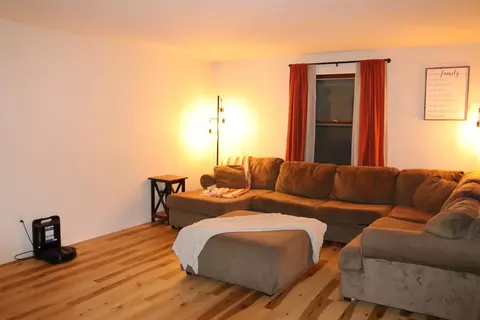 Living - 1931 N Mccarthy Rd, Appleton, WI 54913 photo 2 of 6
