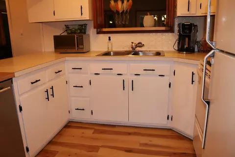 Kitchen - 1931 N Mccarthy Rd, Appleton, WI 54913 photo 2 of 5