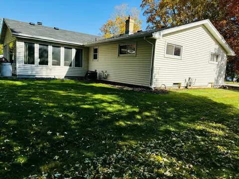 Exterior - 1931 N Mccarthy Rd, Appleton, WI 54913 photo 3 of 6