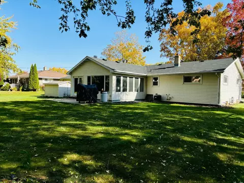 Exterior - 1931 N Mccarthy Rd, Appleton, WI 54913 photo 2 of 6