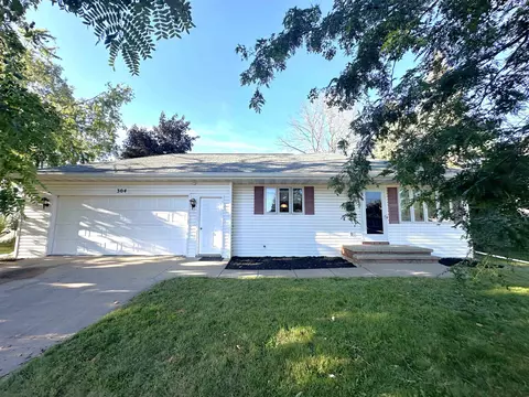 304 E 19th St, Kaukauna, WI 54130