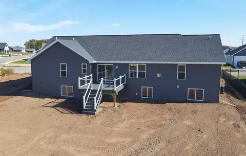 Exterior - 5771 N Yosemite Ln, Appleton, WI 54913 photo 2 of 4