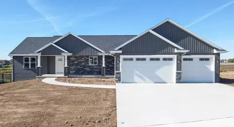 5771 N Yosemite Ln, Appleton, WI 54913