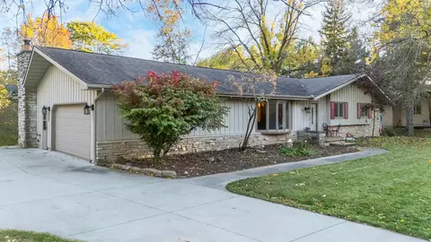 2209 Riverside Dr, Kaukauna, WI 54130