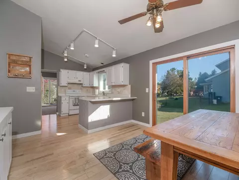 995 Briarwood Ln, Fond Du Lac, WI 54935