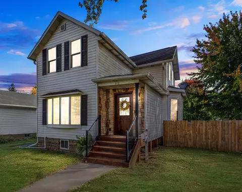 378 Naymut St, Menasha, WI 54952