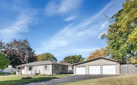 2208 S Broadway, Green Bay, WI 54304