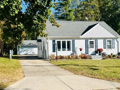 339 E Mission Rd, Green Bay, WI 54301