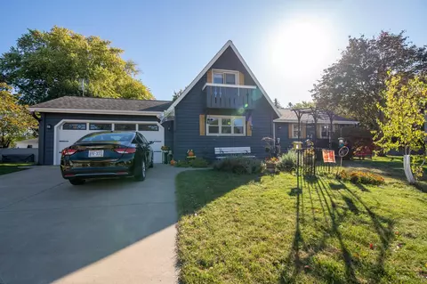 1315 Parkside Ct, Oshkosh, WI 54901