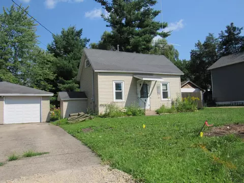 506 Factory St, Manawa, WI 54949