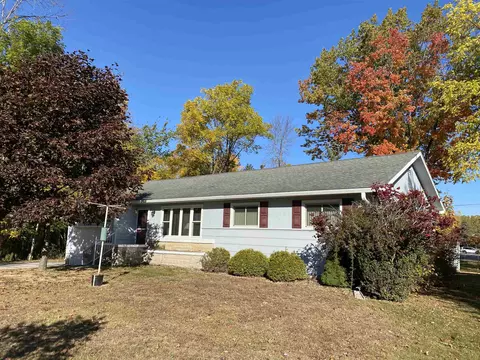 3728 High St, Marinette, WI 54143