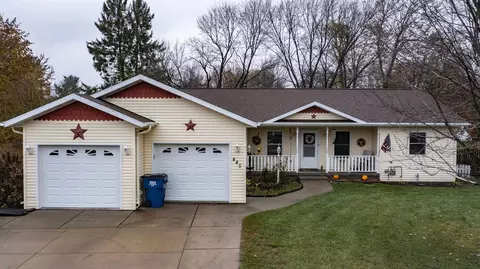 445 Ellefson St, Iola, WI 54945