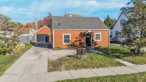 941 Riverlawn St, Neenah, WI 54956