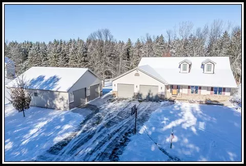 w9372 Garvey Road, Hortonville, WI 54944
