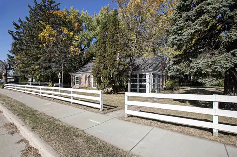 201 W Cecil St, Neenah, WI 54956