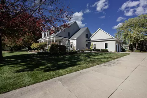 Exterior - 700 E Crossing Meadows Ln, Appleton, WI 54913 photo 5 of 10