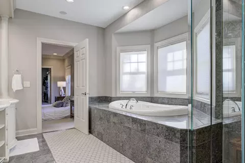 Bath - 700 E Crossing Meadows Ln, Appleton, WI 54913 photo 3 of 9