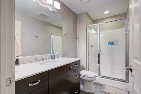Bath - 700 E Crossing Meadows Ln, Appleton, WI 54913 photo 9 of 9
