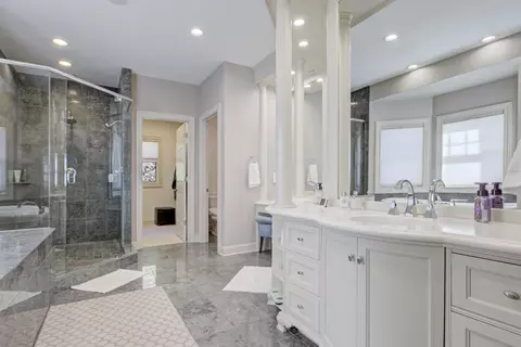 Bath - 700 E Crossing Meadows Ln, Appleton, WI 54913 photo 2 of 9