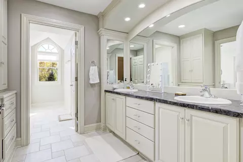Bath - 700 E Crossing Meadows Ln, Appleton, WI 54913 photo 6 of 9