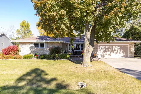 26 Welle Dr, Oshkosh, WI 54902