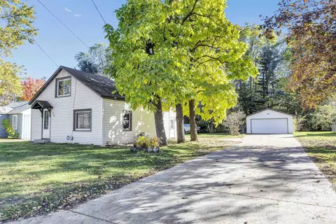 540 Clarke St, Waupaca, WI 54981