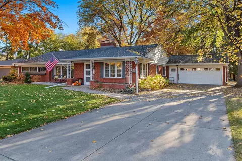 832 E St Francis Rd, De Pere, WI 54115