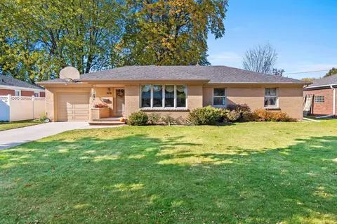 232 S Henry St, Green Bay, WI 54302