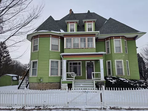 360 1st St, Menasha, WI 54952