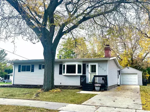2117 Hamilton St, Oshkosh, WI 54901