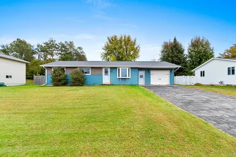 2044 Pershing Rd, New London, WI 54961