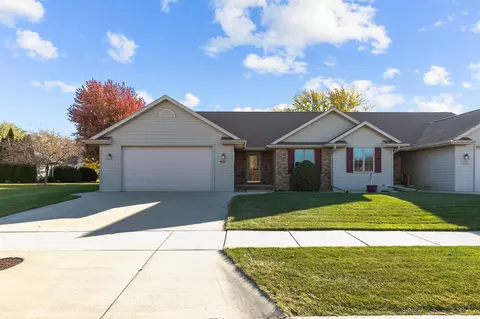 2710 Garners Creek Ct, Kaukauna, WI 54130