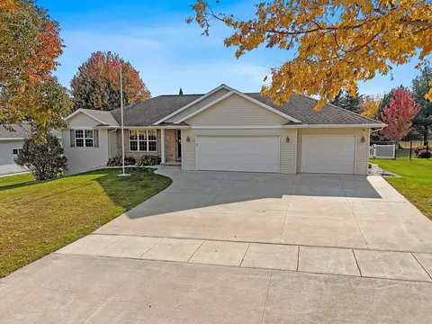 3197 Primrose Ln, Green Bay, WI 54313