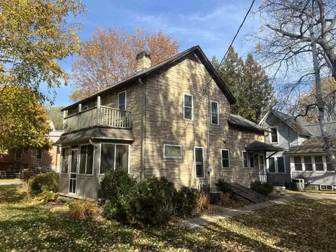 502 Waupaca St, Waupaca, WI 54981