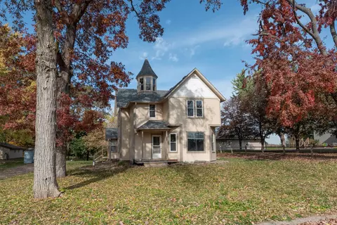 325 Lake St, Scandinavia, WI 54977