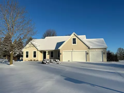 w9246 Lamise Way, Hortonville, WI 54944