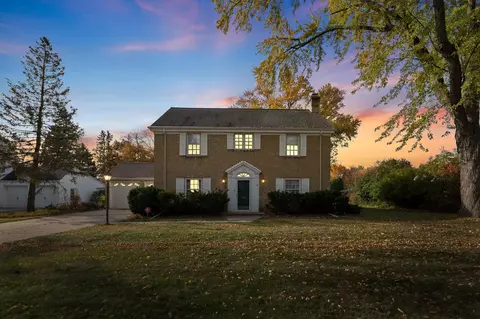 529 Arrowhead Dr, Allouez, WI 54301