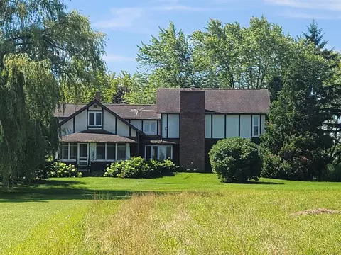 w6866 Cemetery Road, Van Dyne, WI 54979