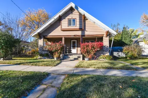 218 W 10th St, Kaukauna, WI 54130