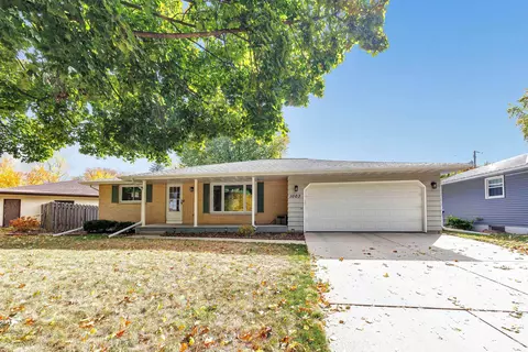 1003 Chantel St, Green Bay, WI 54304