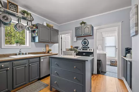 Kitchen - 1209 N Drew St, Appleton, WI 54911 photo 2 of 4