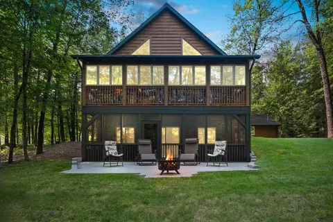 1330 Kloppman St, Crivitz, WI 54114