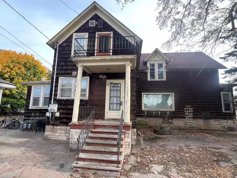 1369 Main St, Marinette, WI 54143