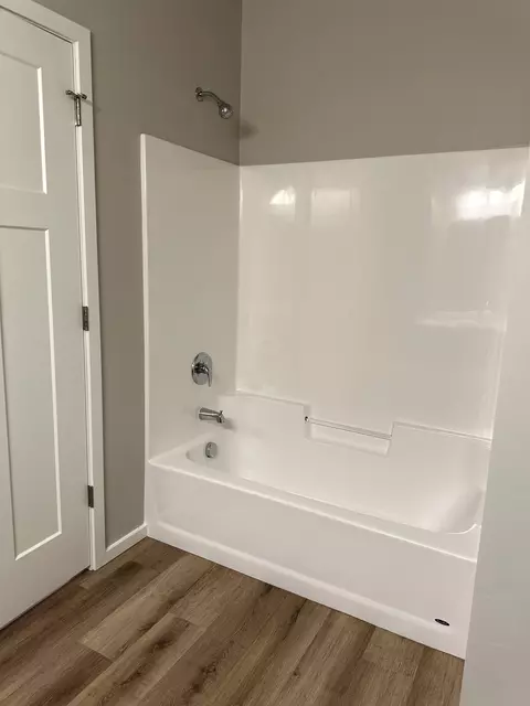 Bath - n9356 Gemstone Court, Appleton, WI 54915 photo 2 of 3