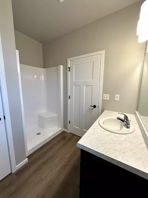 Bath - n9350 Gemstone Court, Appleton, WI 54915 photo 2 of 3