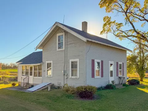 8495 State Rd 21, Omro, WI 54963
