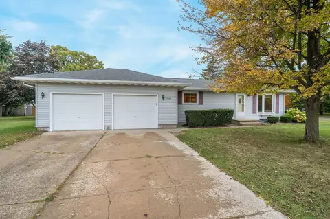 3945 Nielsen Dr, Oshkosh, WI 54901