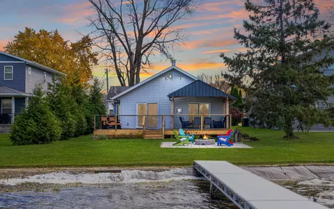 105 N Meyer St, Cecil, WI 54111